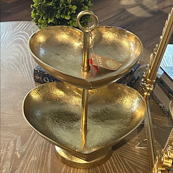 NEW! Vintage Inspired zHold Metal Heart Shaped Two-Tiered Serving Tray - Picture 6 of 6